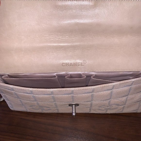 CHANEL vintage shoulder bag in beige - Picture 8 of 12